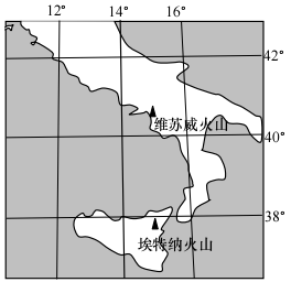 2017年3月27日晚图中埃特纳火山喷发大量火山灰和岩浆喷涌而出造成了